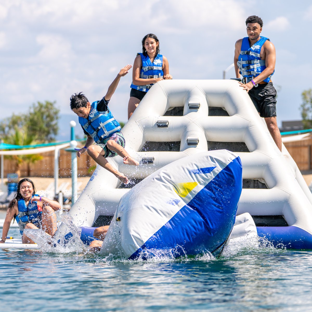 Dropping on the blast bag like the New Year's Eve ball in Rockefeller Center 🎉🥂