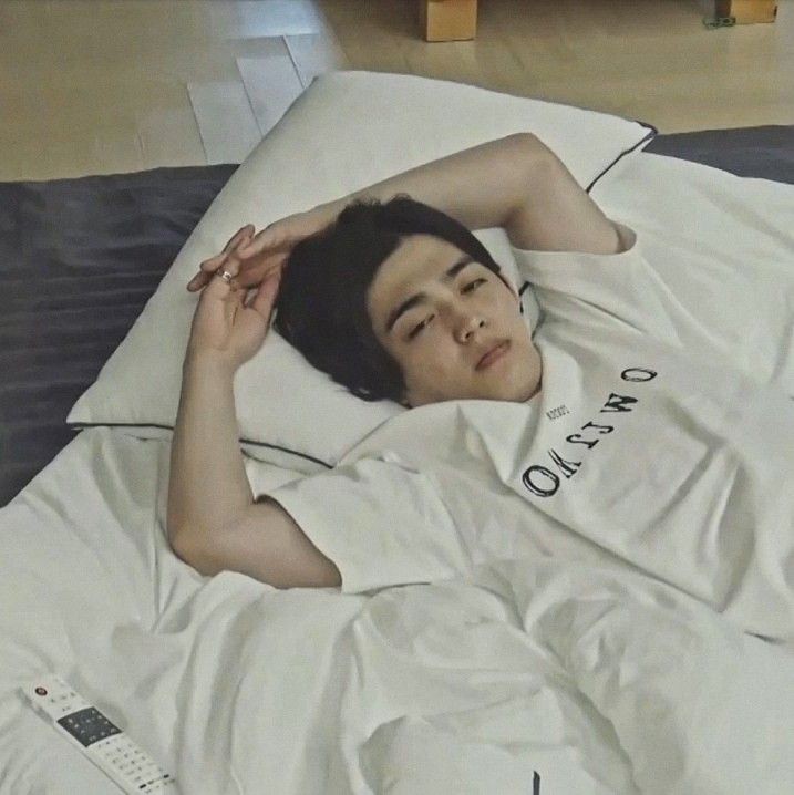 ️️
 ️️
Kadang saya suka bingung kenapa si Emy suka bengong kalo bangun tidur. Setelah cek HP alm mamanya baru saya ngeh jawabannya apa :) 

 ️️