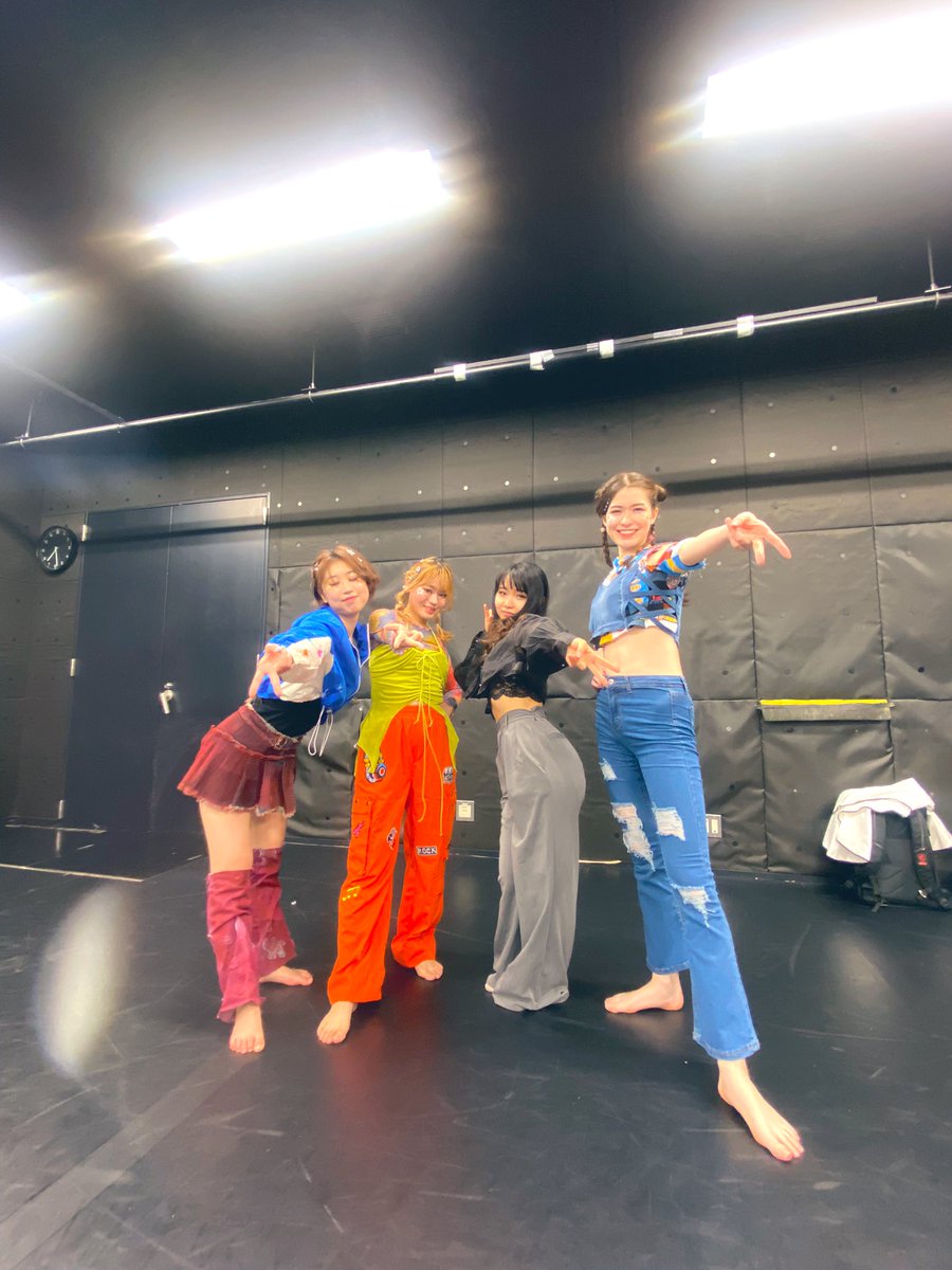 うわー全然振り返りしてなかった‼️

あけましておめでとうございます🐍👀

去年は謎に衣裳3作品と役者2作品携わることが出来ました!?
タマリバで最後と思ってましたが、「半神」も出演になり、、、実際に台詞をいう演劇作品は初で人生色んなことあるんだなー痛感する1年でした

今年もよろしくです🥰