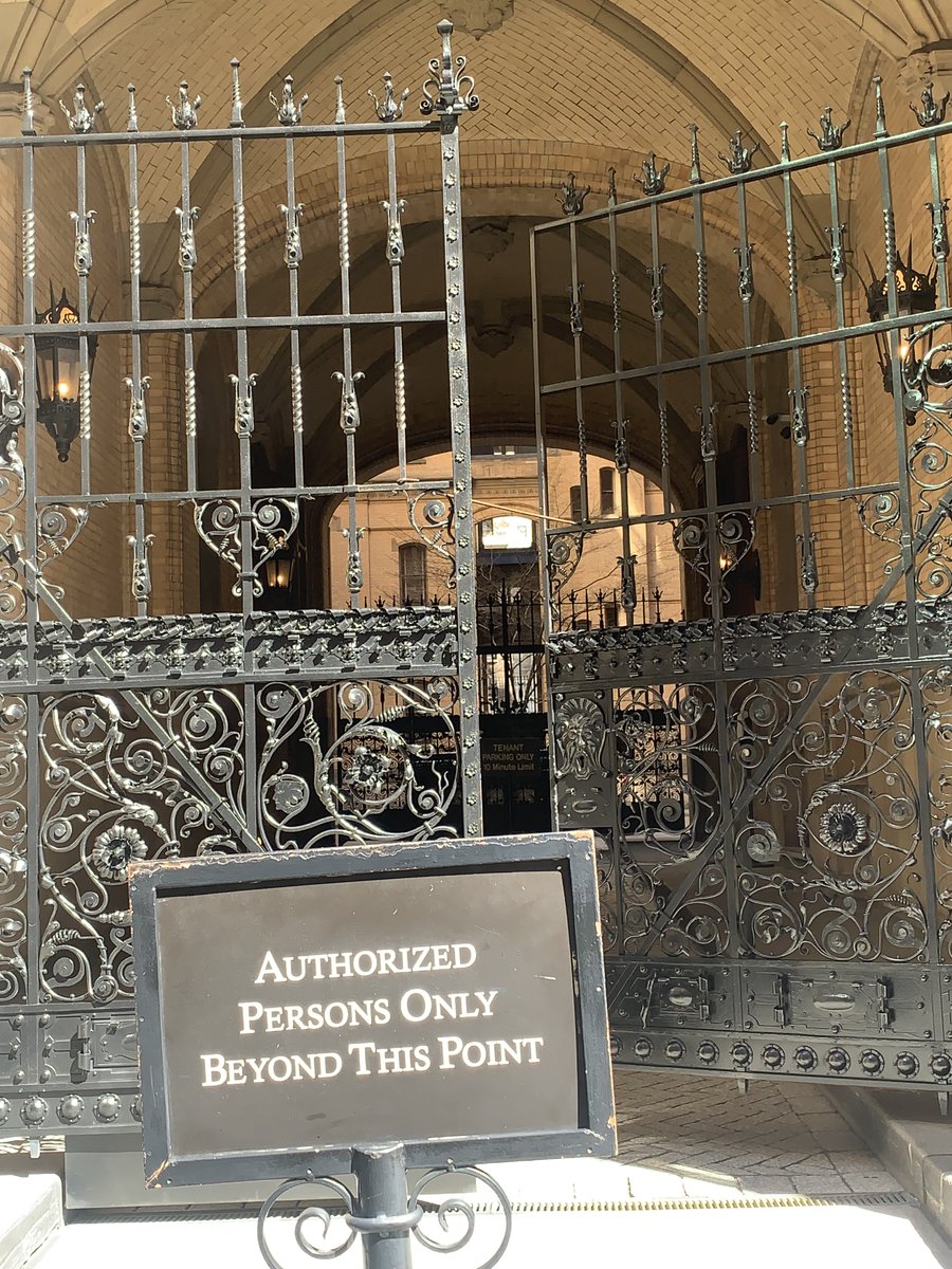 My latest blog post, "Liars of Little Consequence," begins like this: At a time when the soon-to-be president of the United States is a felonious man-child constitutionally incapable of speaking the truth... You can read the rest here: robertrosennyc.com/blog/posts/456…