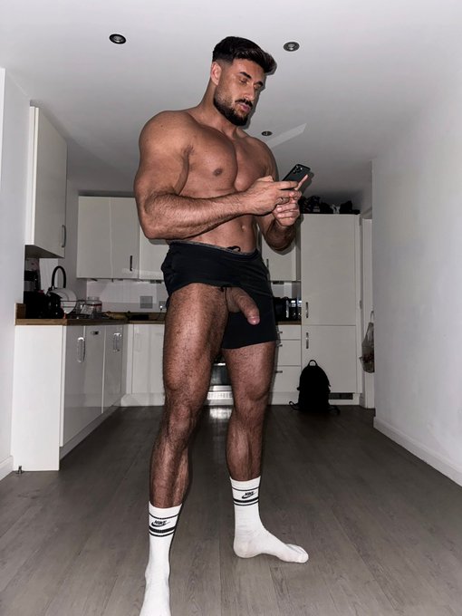 It&rsquo;s normal not to wear underwear right? https://t.co/ueppu3sVUS