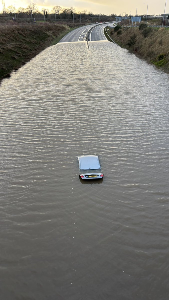 mikebratt's tweet photo. A555 flood https://t.co/0dg9uQksJp