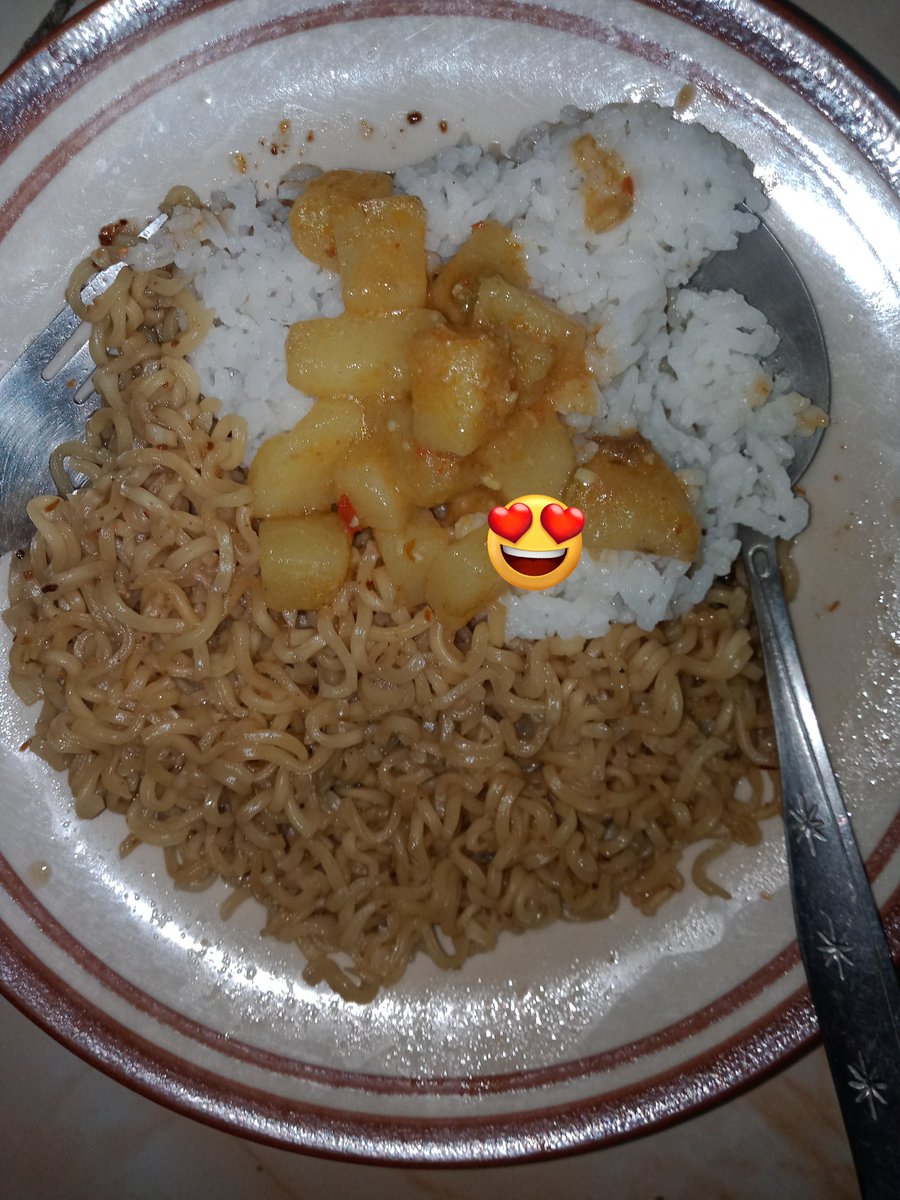 Padahal tinggal tidur, malah mampir dapur..... Tp mantap, hawa nya adem butuh yg anget selain pelukan dan ciuman.