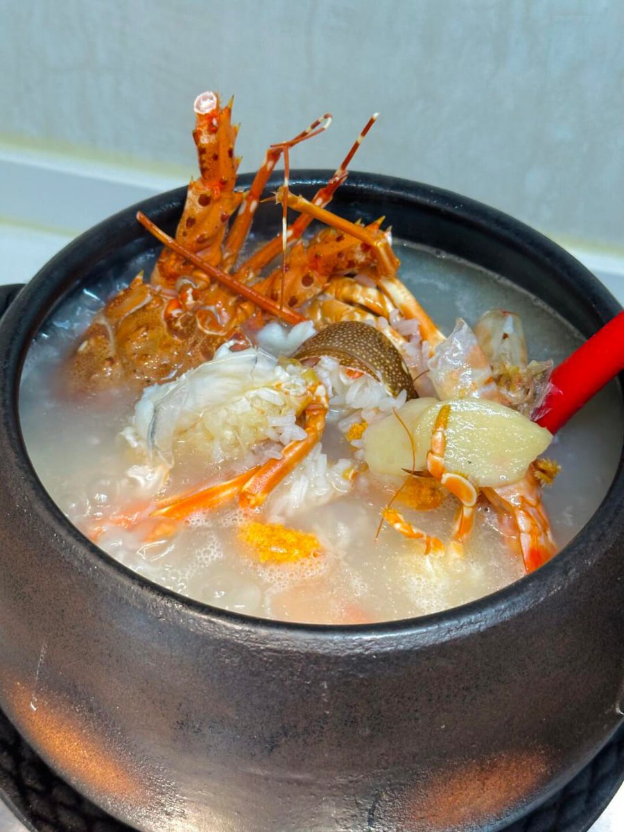 I made seafood porridge for breakfast today. Who wants to eat with me?😋😋😋😋😋😋😋😋😋