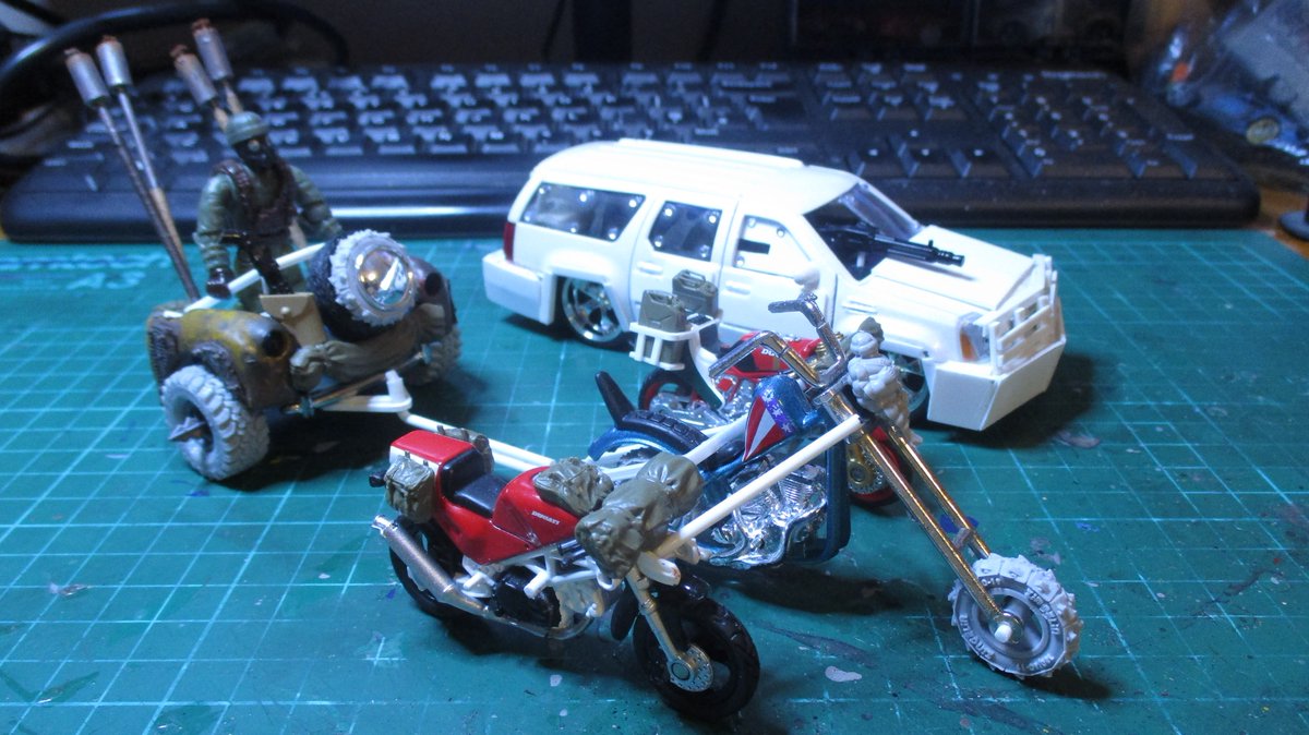 RoadWarriorJohn's tweet image. #workbenchupdate #workingprogress #gaslands #deathrace #furiosa
Little holiday work bench update
- Diecast Mafia Gaslands Diorama
- Gaslands HW Jack Hammer
- Furiosa Motorcycle Chariot
- Winter In the Wasteland 4 Tip of the Spear, Death Race style SUV