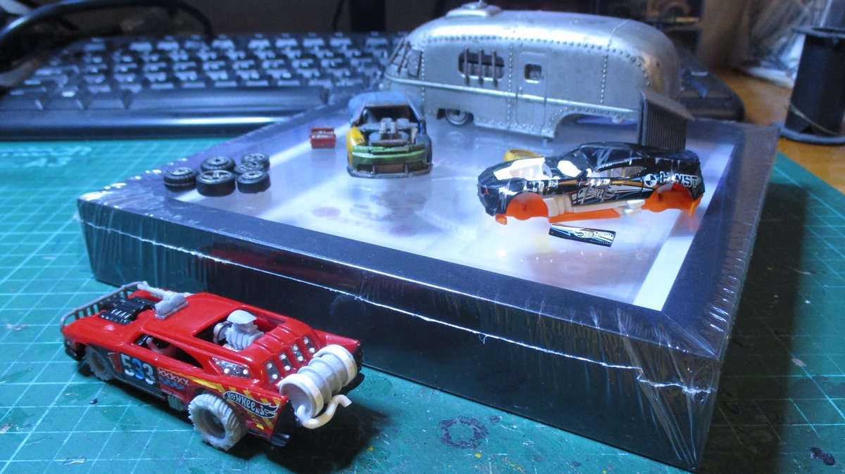 RoadWarriorJohn's tweet image. #workbenchupdate #workingprogress #gaslands #deathrace #furiosa
Little holiday work bench update
- Diecast Mafia Gaslands Diorama
- Gaslands HW Jack Hammer
- Furiosa Motorcycle Chariot
- Winter In the Wasteland 4 Tip of the Spear, Death Race style SUV
