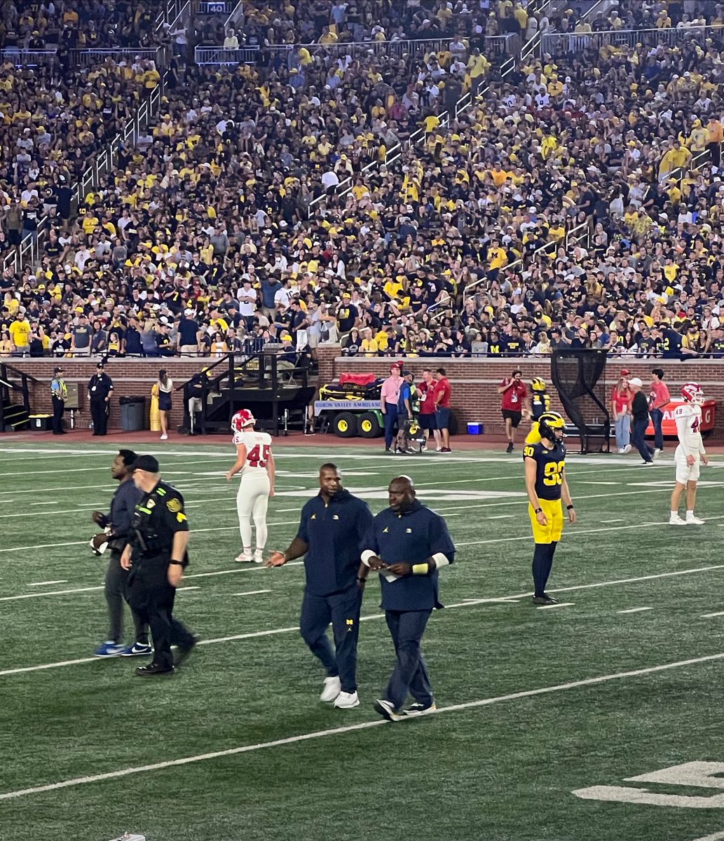 CoachJ_Everett's tweet image. 2024 Went out the right way! Finally got to work with my Mentor/Brother @CoachTonyAlford  - Words can’t explain my appreciation for you and your family!! #TheBluePrint #GOBLUE〽️