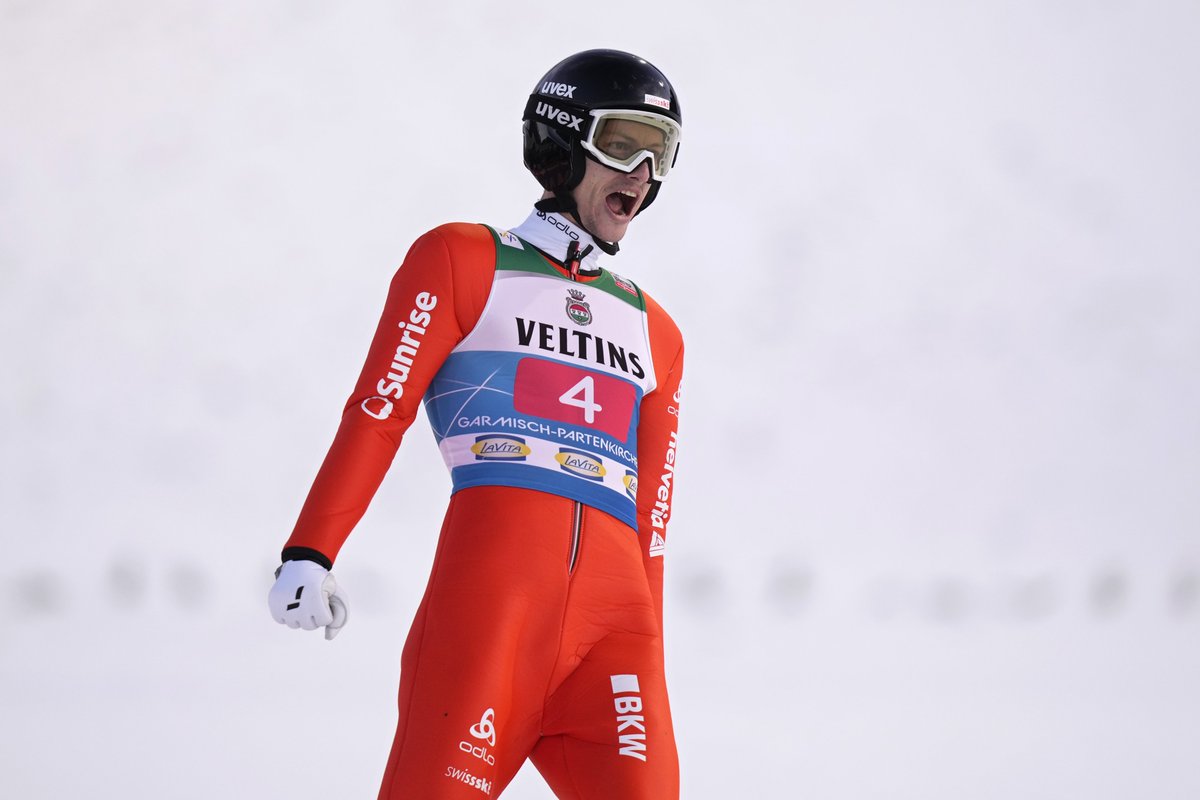 swissskiteam's tweet image. Gregor Deschwanden springt beim prestigeträchtigen #Neujahrsskispringen in Garmisch-Partenkirchen als Zweiter aufs Podest! 🥳

Es ist dies der erste Podestplatz seit 10 Jahren für die Schweiz an der #Vierschanzentournee 🇨🇭🙌

#swissskiteam #push | 📸 Keystone-SDA