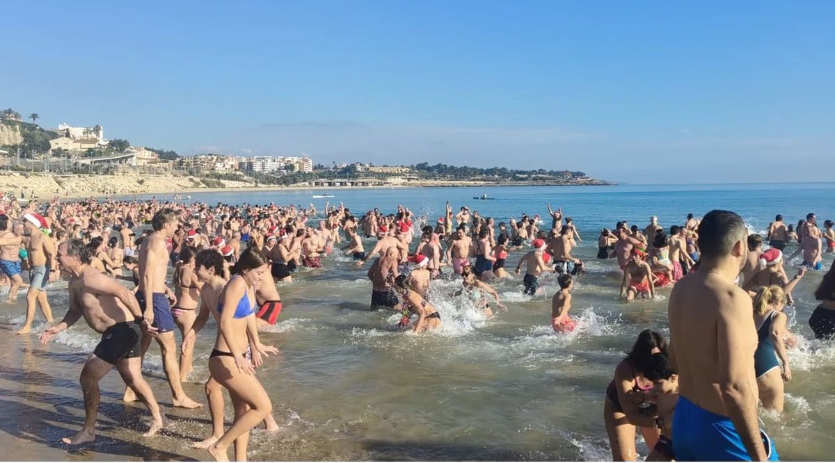 MolldeCosta's tweet photo. 39è Bany de Sant Silvestre amb gran èxit de participació.
@BarridelPort 
@PortTarragona https://t.co/kTaA6BD00i