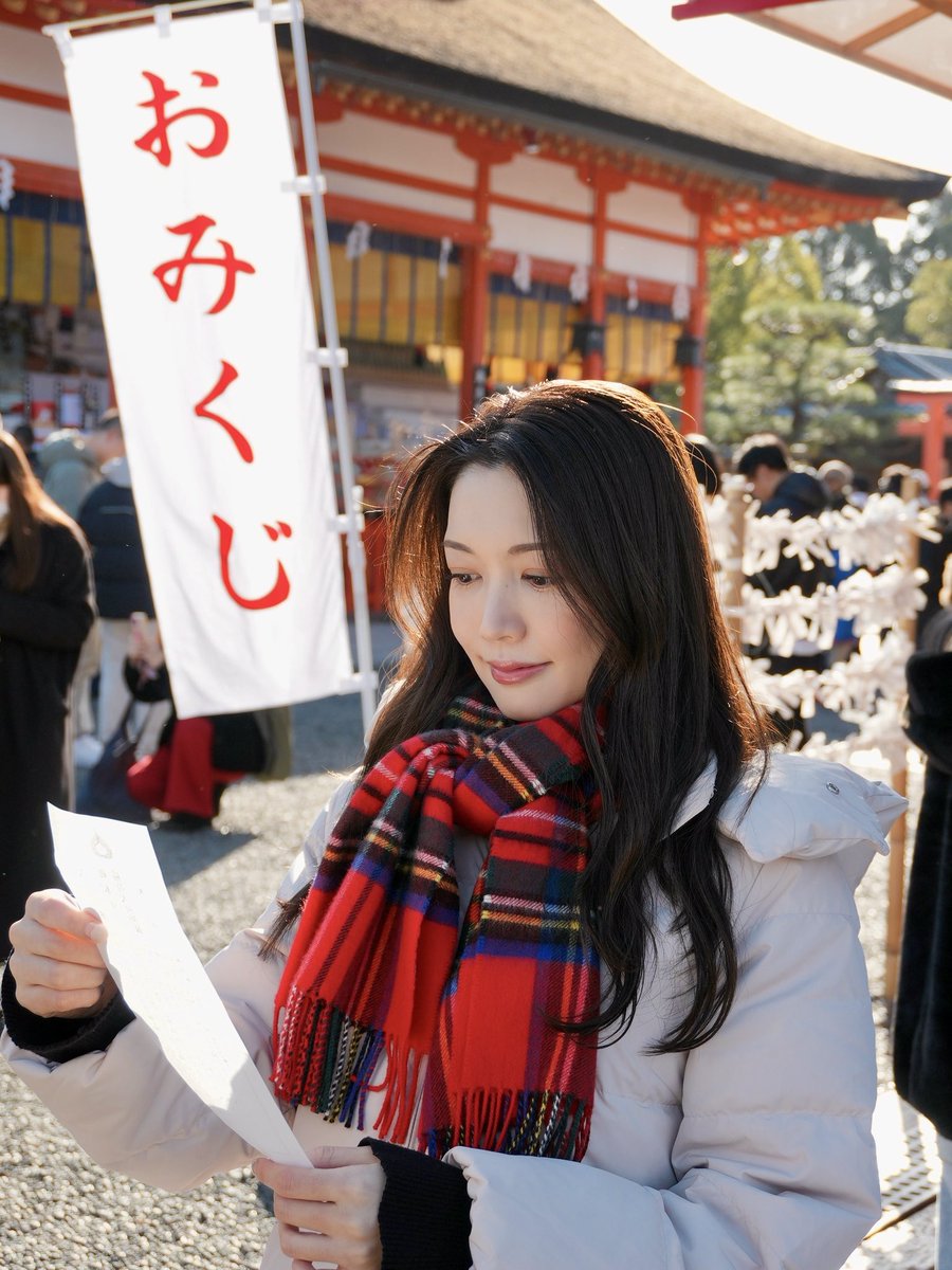 nonoko_sum's tweet photo. 🎍あけましておめでとうございます🎍
早起きしてお雑煮などを食べて、今年は伏見稲荷大社へ初詣に行ってきました✨

今年もよろしくお願いします☺️

🧣#johnstons 
🧥#nanouniverse

マイカメラ📷　#sony ZV-E10 https://t.co/j7J7eteggW