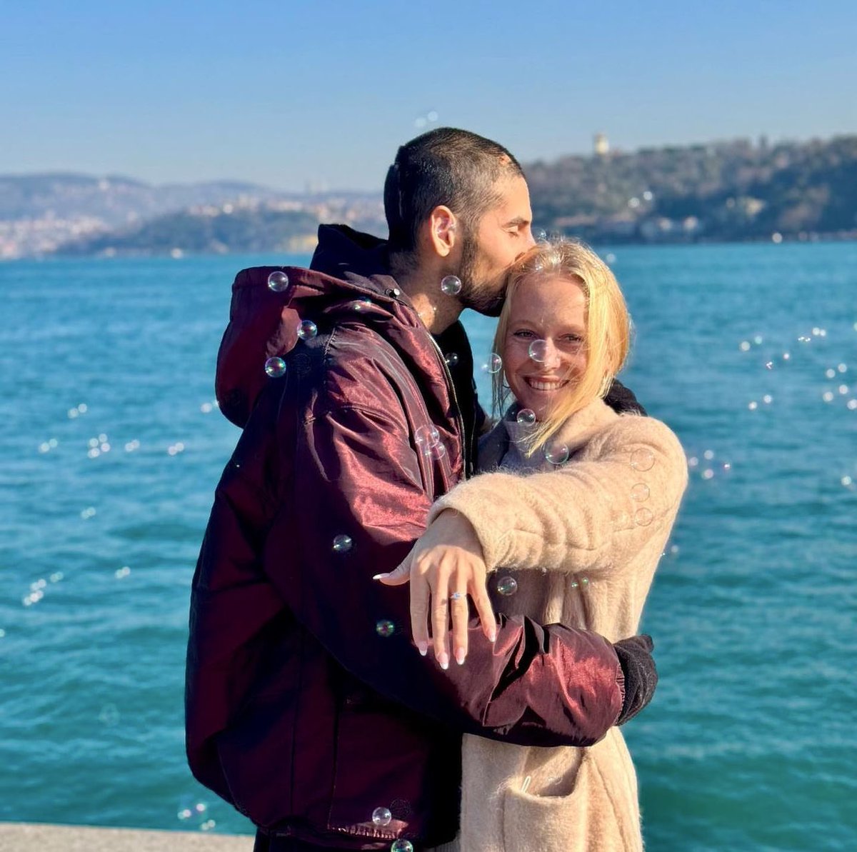TenisHaberleri (@sadecetenis) on Twitter photo 2025 bize hep böyle güzel haberlerle gelsin 🥳
Altuğ ve Eliessa evleniyor! 💍 Mutluluklar <a href="/AltugCelikbilek/">Altug Celikbilek</a> 🥰🧿 Sen çok iyisin ama yengemiz de olay çıktı 😍 2025 bize hep böyle güzel haberlerle gelsin 🥳
Altuğ ve Eliessa evleniyor! 💍 Mutluluklar <a href="/AltugCelikbilek/">Altug Celikbilek</a> 🥰🧿 Sen çok iyisin ama yengemiz de olay çıktı 😍