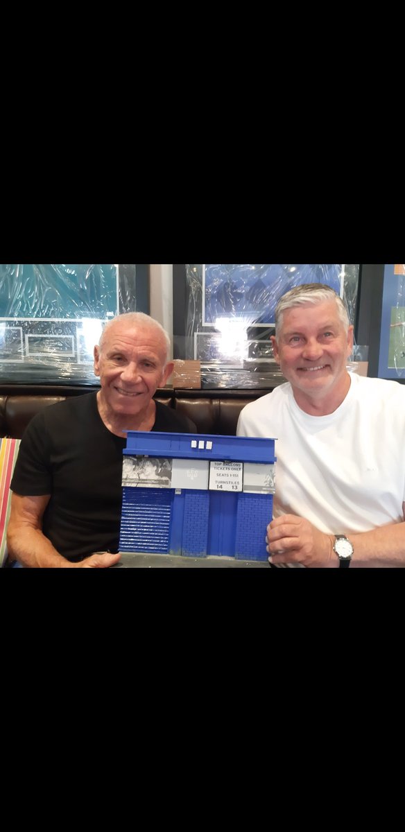 day_Kennedy1's tweet image. Happy New Year fellow Toffees everywhere.  #MYGOODISON GIVEAWAY.  I'll make the winner a turnstile of their Choice (standard model). REPOST THIS and promote these Goodison models (even better). GET YOUR Goodison momento before she's gone forever. #Everton #COYB