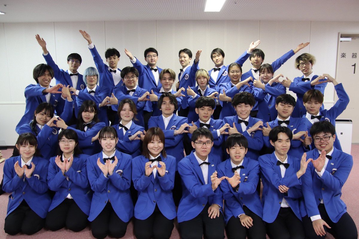 windensembleoit's tweet image. 2025年、開幕‼️
新年、明けましておめでとうございます☀️
大阪工業大学文化会ウインドアンサンブルです🎷🎺🥁

今年はもっと活発に活動し、皆様に良い演奏をお届けできるよう部員一同努めてまいります。

是非、今後の投稿にご注目下さい‼️

2025年の大工大ウインドもどうぞ宜しくお願い致します✨✨