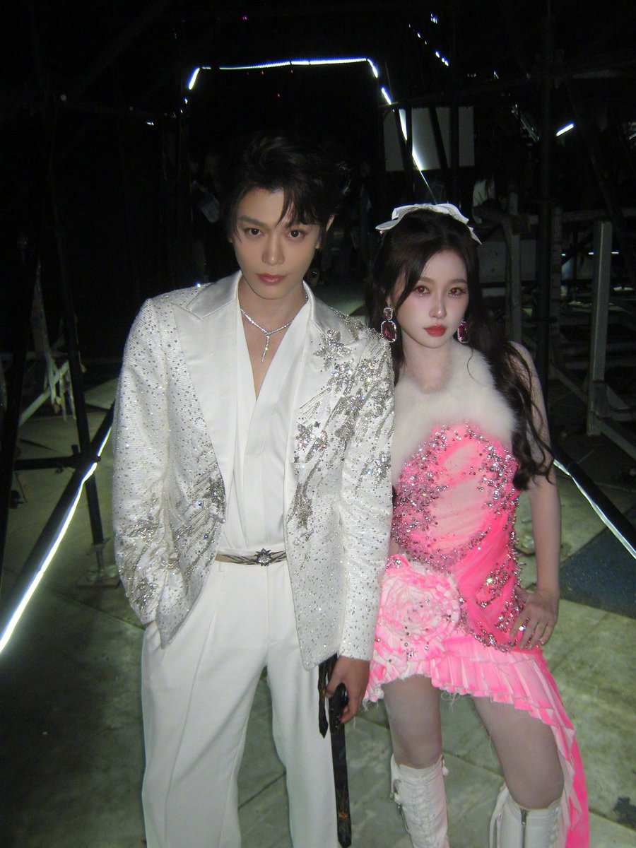 yomione1's tweet photo. MAMI PAPI😍🥰💕
#EstherYu #YuShuxin #RyanRing #DingYuxi #Dixin #LoveGameInEasternFantasy #YongYeXingHe https://t.co/u0yvvAQ3ZX