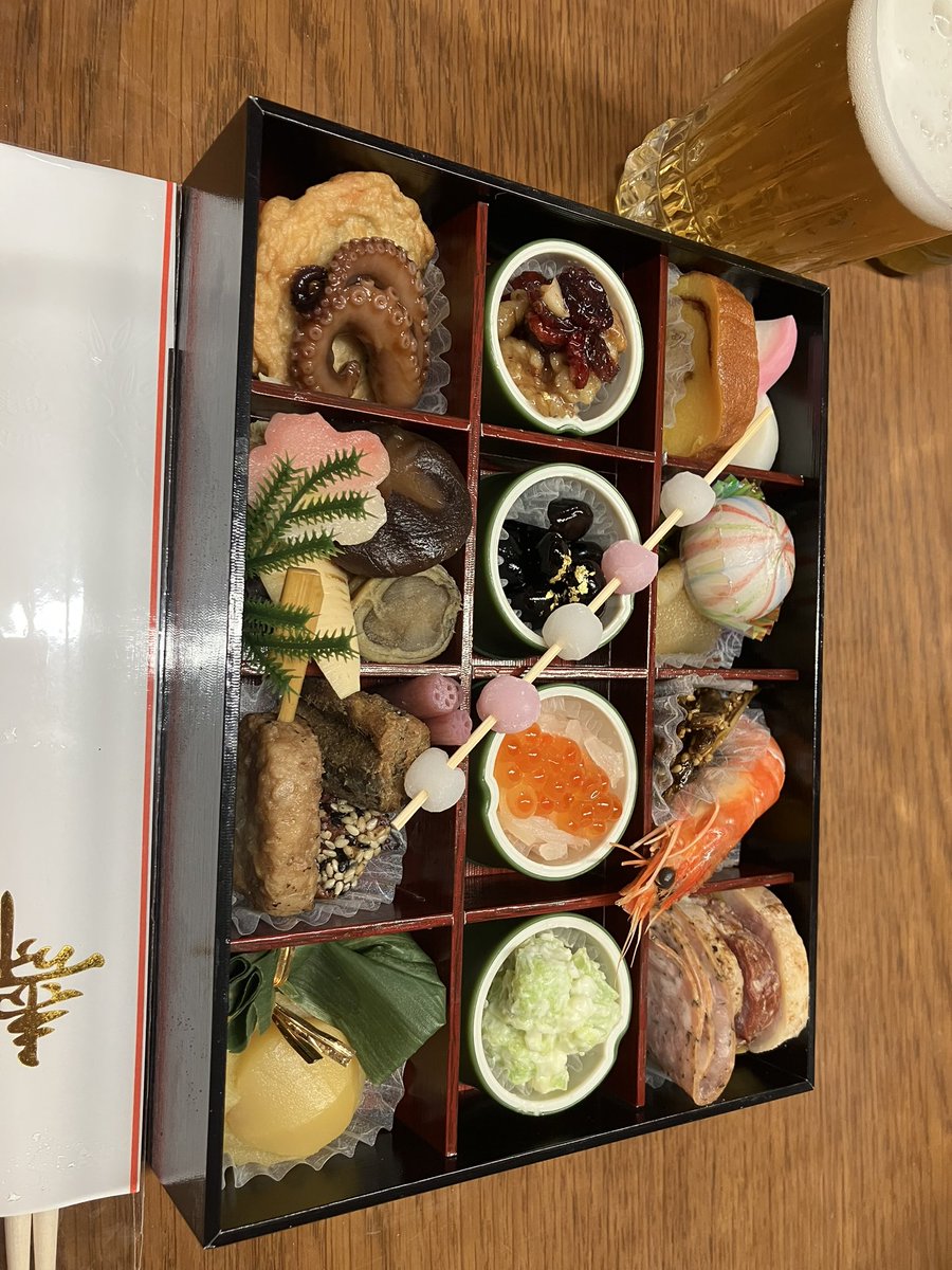 torakunkawaii's tweet photo. あけおめ！ことよろ！今年も今を全力で楽しんでい���たいと思います∩^ω^∩今年はおせちというものを食べました✌︎('ω')✌︎正月休みは毎日が宴じゃ！ https://t.co/UhCUF6xaVm