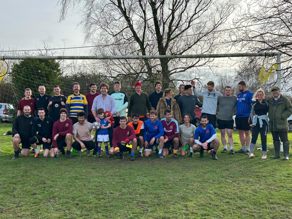 Kieran Martin Waller (@krwaller11) on Twitter photo Great to see some of the old grizzlies yesterday and start New Year’s Eve the right way ⚽️🍺 <a href="/BardwellSC/">Bardwell Grizzlies</a> Great to see some of the old grizzlies yesterday and start New Year’s Eve the right way ⚽️🍺 <a href="/BardwellSC/">Bardwell Grizzlies</a>