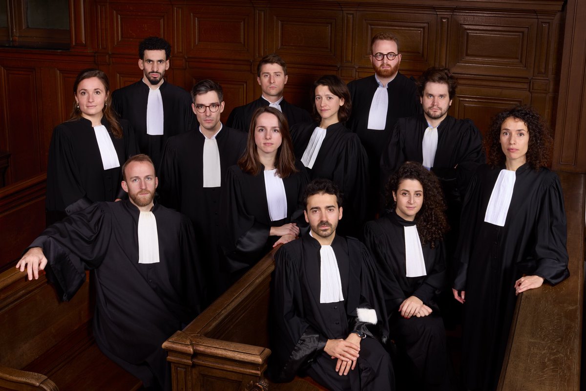 La promotion 2025 de la Conférence des avocats du Barreau de Paris est honorée de prendre la suite de ses merveilleux prédécesseurs et vous présente ses meilleurs vœux pour l'année à venir !