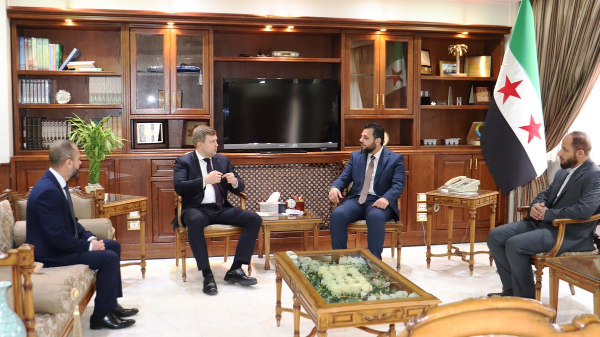 التقى وزير #الزراعة والإصلاح #الزراعي في #دمشق مع وزير السياسات الزراعية والغذائية #الأوكراني لمناقشة سبل تعزيز التعاون في المجال الزراعي بين البلدين تناول اللقاء آفاق تطوير القطاع الزراعي #السوري عبر تبادل الخبرات والتقنيات الزراعية الحديثة، والتبادل التجاري للمنتجات الزراعية.