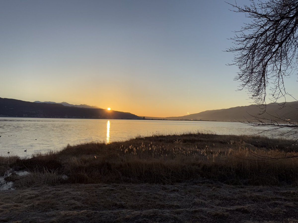 rallygoinglobal's tweet photo. a happy new year from suwa lake #2025 https://t.co/UWeFagr8gM