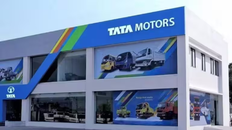 CNBCTV18Live's tweet photo. #DecemberAutoSales | #TataMotors
Total Domestic Sales Up 1% At 76,599 Units Vs 76,138 Units (YoY)
Total CV Sales Down 1% At 33,875 Units Vs 34,180 Units (YoY)
Total PV Sales (Including EV) Up 1% At 44,289 Units Vs 43,675 Units (YoY) https://t.co/hE8qnBlFwI