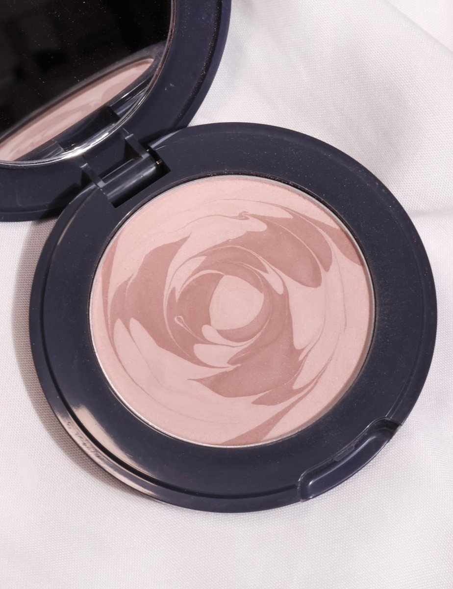 cosloveryn3's tweet image. 요즘 제일 좋아하는 홍차베이지 블러셔..☕️
케이트 카페라떼 블러셔 로즈라떼

부드러운 홍차밀크티 컬러감으로
질감도 보드럽고 볼에 올리면 뽀샤시해져요

섀도우 블러셔 톤온톤으로 맞춰 발라주면
분위기 있어보이고 광대에 살살 넣어서
차분한 무드로 만들어주기 딱임..🥀