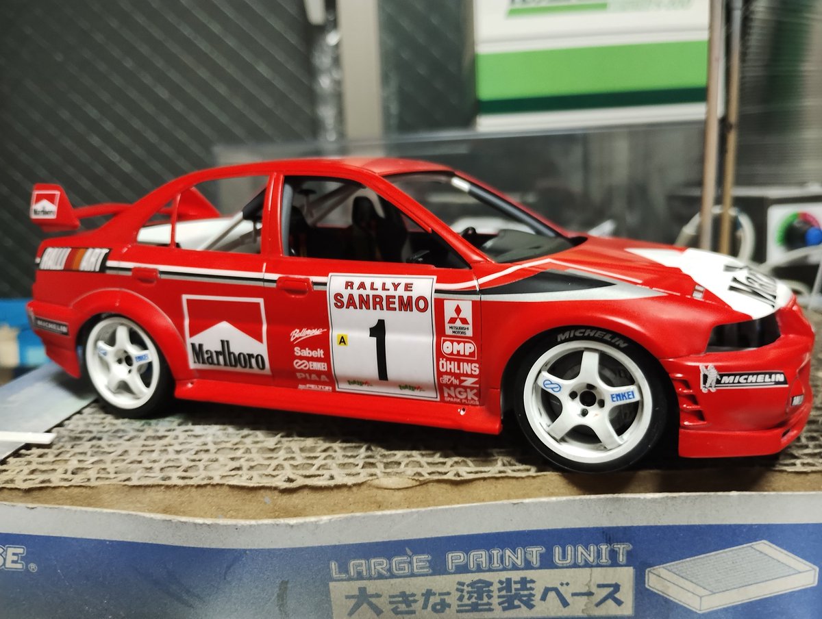 toraya's tweet photo. ちょっと車高がベタベタな気もしますがターマックラリー仕様なのでこのまま行こうかと思います。
次はボディのコンパウンドがけですね🤗
#tamiya ＃lancerevolution6 https://t.co/F1osPQ8YIv