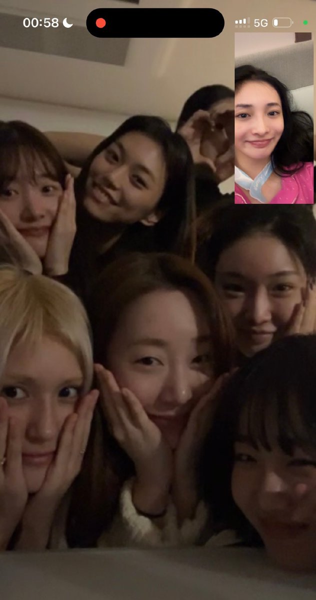 결경이 웨이보에 도연이랑 찍은 셀카 올려줬어.......🥹 아이오아이 영통한것도