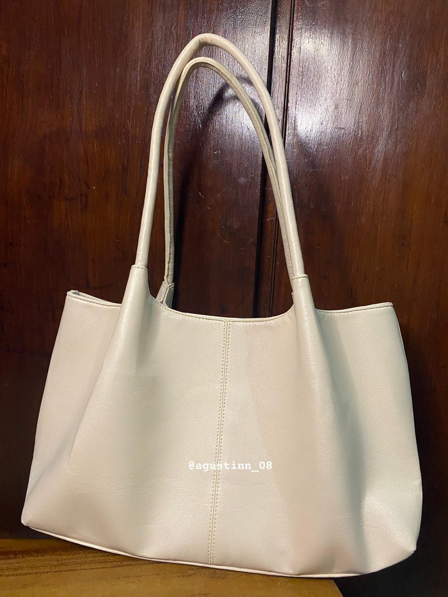Agustinn_08's tweet photo. Totebag murce muat banyaak weey 🍒
 https://t.co/wU1V3Pn1L9 https://t.co/fNmRFf7dSw