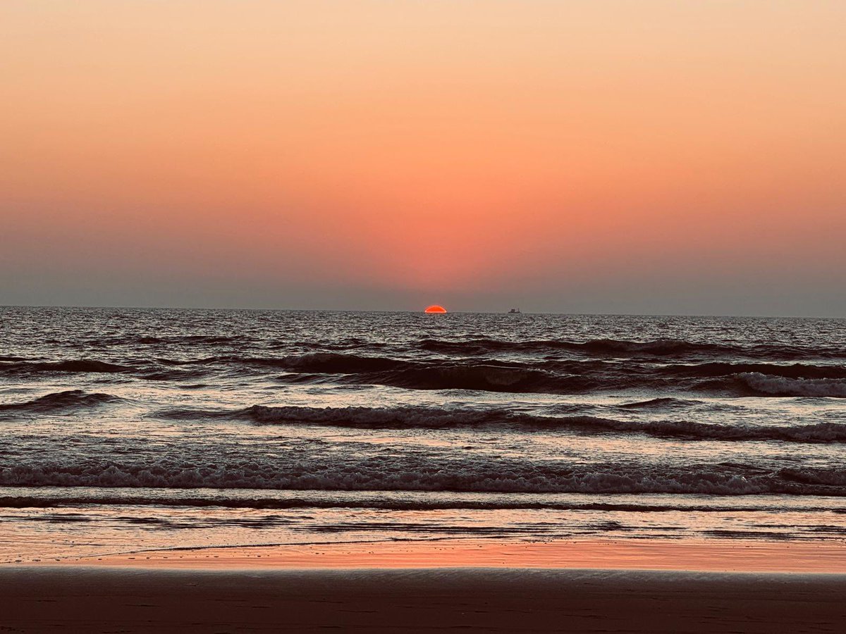 SimKansal's tweet image. The last sunset of 2024. #nostalgic HNY all!