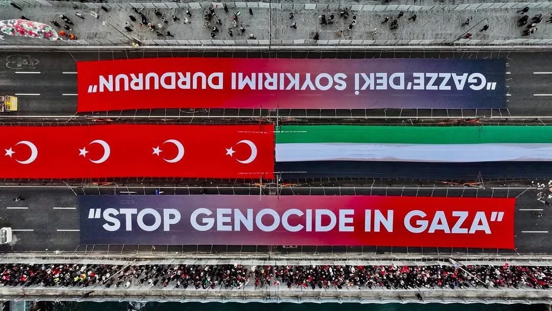 toprak50's tweet photo. Dün AYASOFYA Bugün EMEVİ Yarın AKSA #ForFairFuture
#GalataKöprüsü https://t.co/6AltIDEwyS