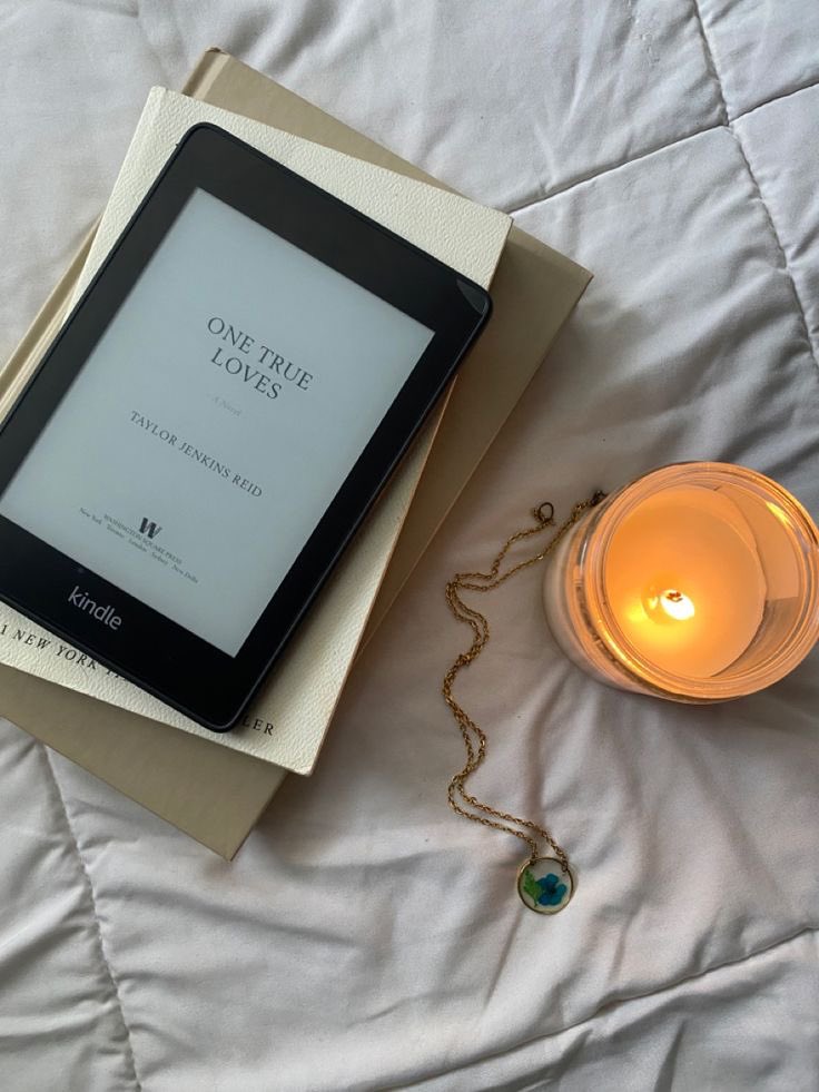 dwynight's tweet photo. ➳ Livros lidos em 2025 ♡
                        -a thread: 

“Ler nos torna viajantes de universos que existem apenas em palavras.” https://t.co/Stye0cHBcE