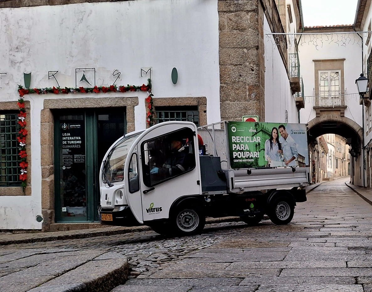 vitrus_ambiente's tweet photo. 𝗙𝗘𝗟𝗜𝗭 𝗔𝗡𝗢 𝗡𝗢𝗩𝗢  𝟮𝟬𝟮𝟱  ♻️👋
𝗚𝘂𝗶𝗺𝗮𝗿ã𝗲𝘀 volta a acordar limpa e asseada, depois de uma noite com milhares de pessoas nas ruas da cidade a celebrar a chegada do novo ano.

Aqui, há sempre uma equipa pronta para servir Guimarães. https://t.co/dqaKNe9vBR