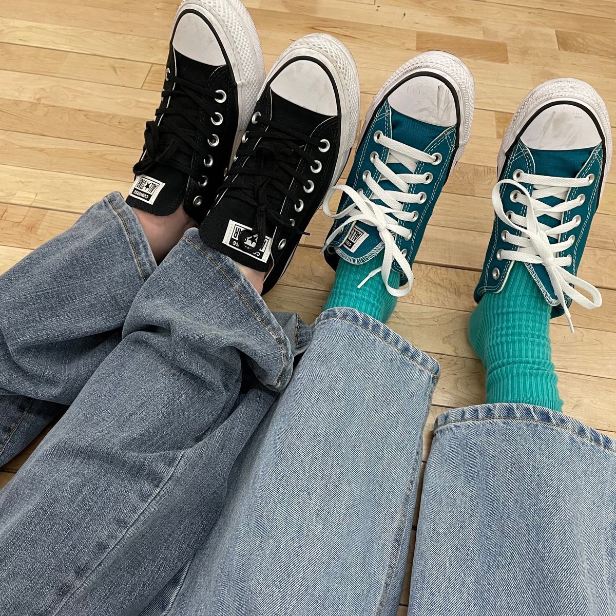 itzybbl's tweet image. [March 2, 2021 7:02PM KST] 🍯💭

📸
“This is our couple look for today”
“🦊 likes me so much”