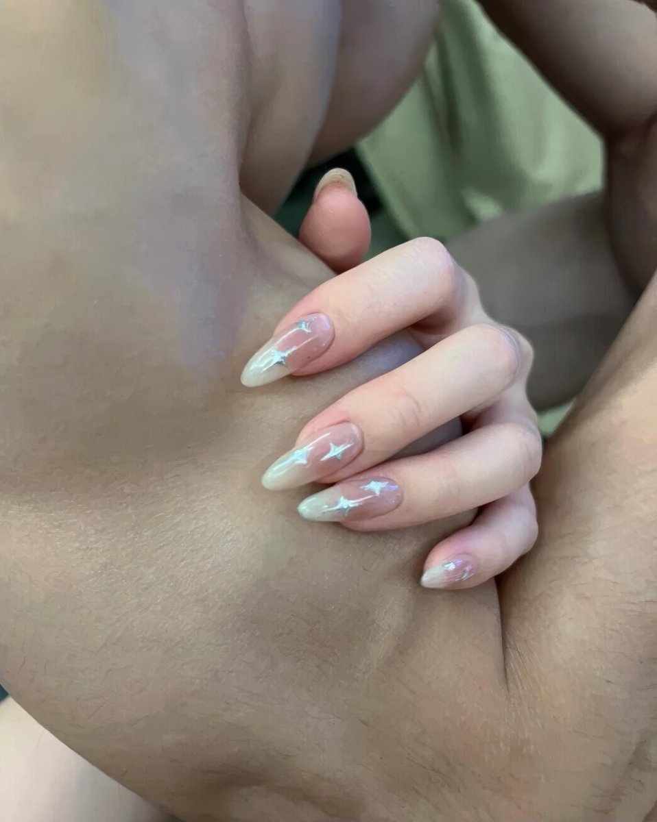 第二天！龟孙们跨年约了吗
#肌肉男 #直男 #跨年炮