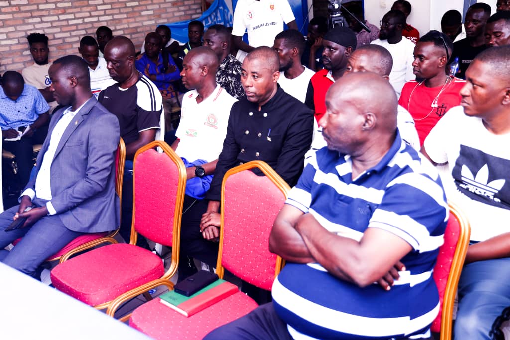 RTNB (@rtnburundi) on Twitter photo Sur base d'enquêtes judiciaires, la #FFB révèle que certains joueurs sont déjà impliqués dans des paris illégaux, soulignant que même des arrestations ont déjà eu lieu, et que les enquêtes continuent. Sur base d'enquêtes judiciaires, la #FFB révèle que certains joueurs sont déjà impliqués dans des paris illégaux, soulignant que même des arrestations ont déjà eu lieu, et que les enquêtes continuent.