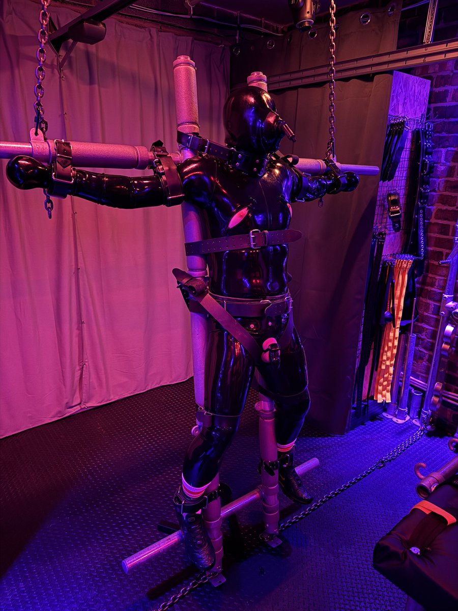 Starting the year off with <a href="/RubberNorthLad/">RubberNorthLadUK</a> ready for a day of intense bondage and heavy torture!!