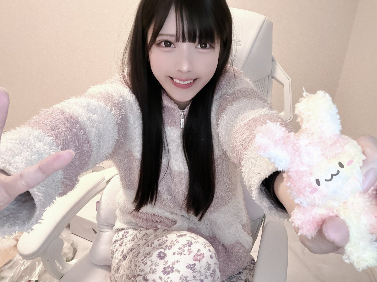 2024年出会ってくれてありがとう！！
みんなのおかげで本当に楽しい1年になりました。コメントも、嬉しいDMもちゃんとみてます！本当にありがとう。
2025年もよろしくねー！！！🐍⛩️