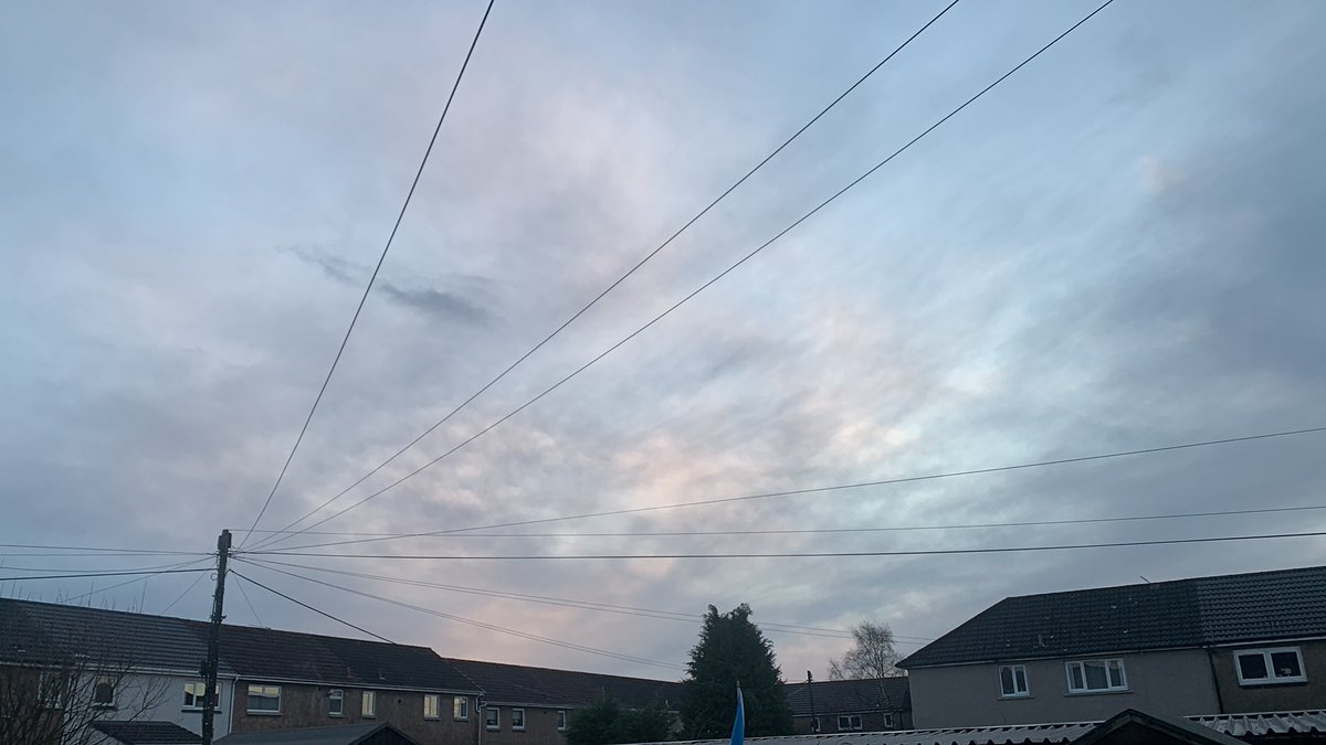 IonisedSkyWatch's tweet image. #Skyrat #Contrail 🤪 The sky here right now is absolutely manky 🤢🤢🤮🤧😷 check out the little hanging GlobalistGrey shitlet clouds of heavy metals ☠️💀💩#SolarRadiationManagement 
#SAI