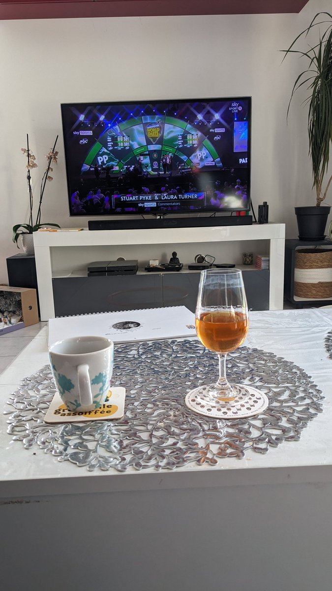 Un jour de l'an au top ☕🥃🎯😎
#WorldDartsChampionship 
#180
#9darts 🤞🏻
#bigfish 🎣 🤞🏻