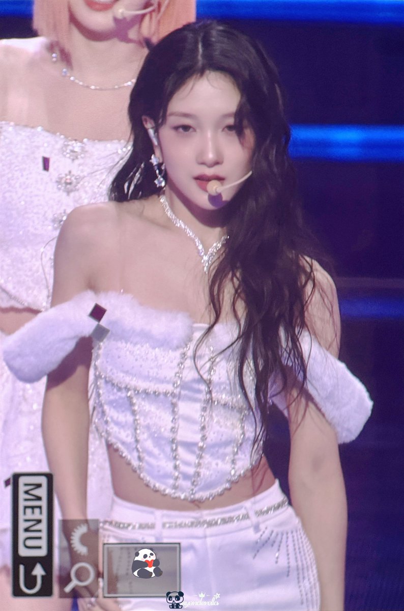 『Preview』241231 가요대제전

늦었지만 새해 복 많이 받으세요🥳
2024년 고생했어🥹
2025년에도 함께해☺️
언제나 서연이 편🥺

#fromis_9 #프로미스나인 #이서연 #LeeSeoYeon