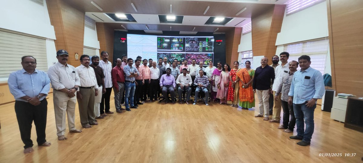 duggyakaSumanth's tweet photo. Official ga @ncbn @PawanKalyan gari photos mundu mana office lo diguthunte a kick e veruga undi.
#HappyNewYear2025
#aptransco
#idimanchiprabuthvam
#jsp #tdp #bjp #NDAdevelopingAP https://t.co/ttm2uC9Dw9