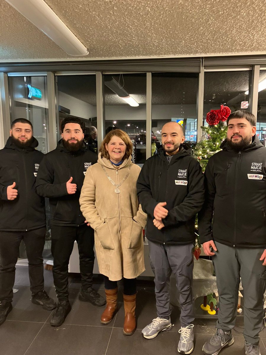 Gemeente Delft (@gemeentedelft) on Twitter photo Burgemeester <a href="/VanBijsterveldt/">MarjaVanBijsterveldt</a> laat weten dat we terugkijken op een redelijk goed verloop van de #jaarwisseling: “De versterkte voorbereiding en de inzet van vrijwilligers heeft zijn waarde bewezen. Ik wens alle Delftenaren een gezond en gelukkig 2025!”
delft.nl/jaarwisseling-… Burgemeester <a href="/VanBijsterveldt/">MarjaVanBijsterveldt</a> laat weten dat we terugkijken op een redelijk goed verloop van de #jaarwisseling: “De versterkte voorbereiding en de inzet van vrijwilligers heeft zijn waarde bewezen. Ik wens alle Delftenaren een gezond en gelukkig 2025!”
delft.nl/jaarwisseling-…