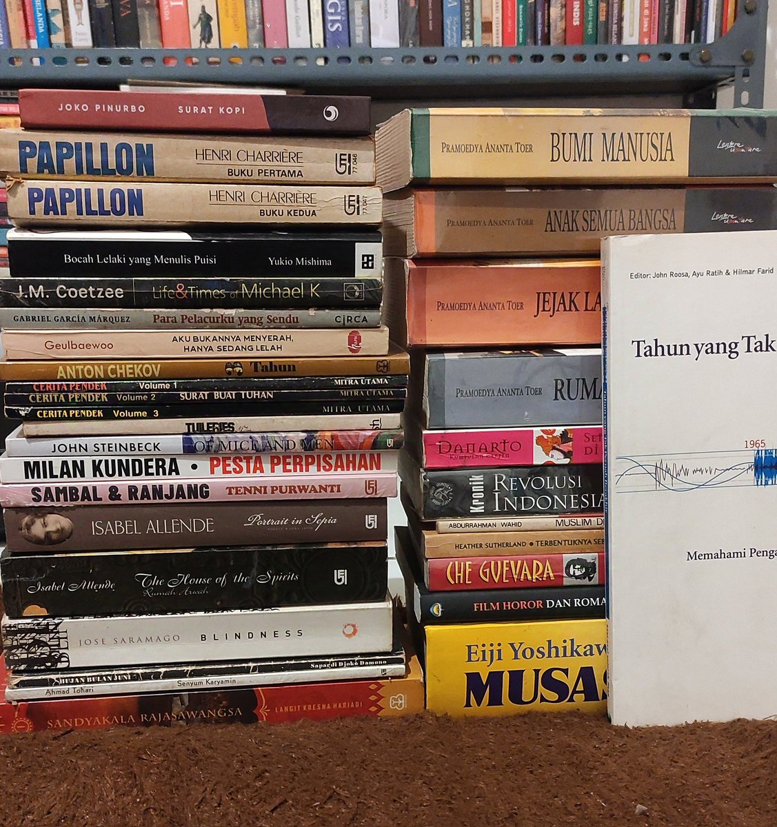 Selamat malam, saya ingin menjual beberapa buku bekas. PPN boleh naik, senogp tetap menjual buku murah. Silahkan diliat-liat. Harga cek setelah tweet ini.

Pengiriman dari Depok. Pembayaran diutamakan transfer, silahkan ketuk DM untuk memesan. 

Silakan, apresiasi utk RTnya.