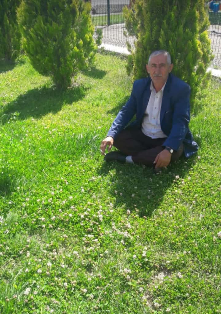 إِنَّا لِلَّٰهِ وَإِنَّا إِلَيْهِ رَاجِعُونَ - Biz Allah'a aidiz 
ve kuşkusuz O'na döneceğiz)
Amcamın oğlu aile büyüğüm Musa bitik'in vefatı bizleri derinden üzmüştür.
<a href="/Ahmet_Davutoglu/">Ahmet Davutoğlu</a> <a href="/OmerrUnal/">Ömer ÜNAL</a>