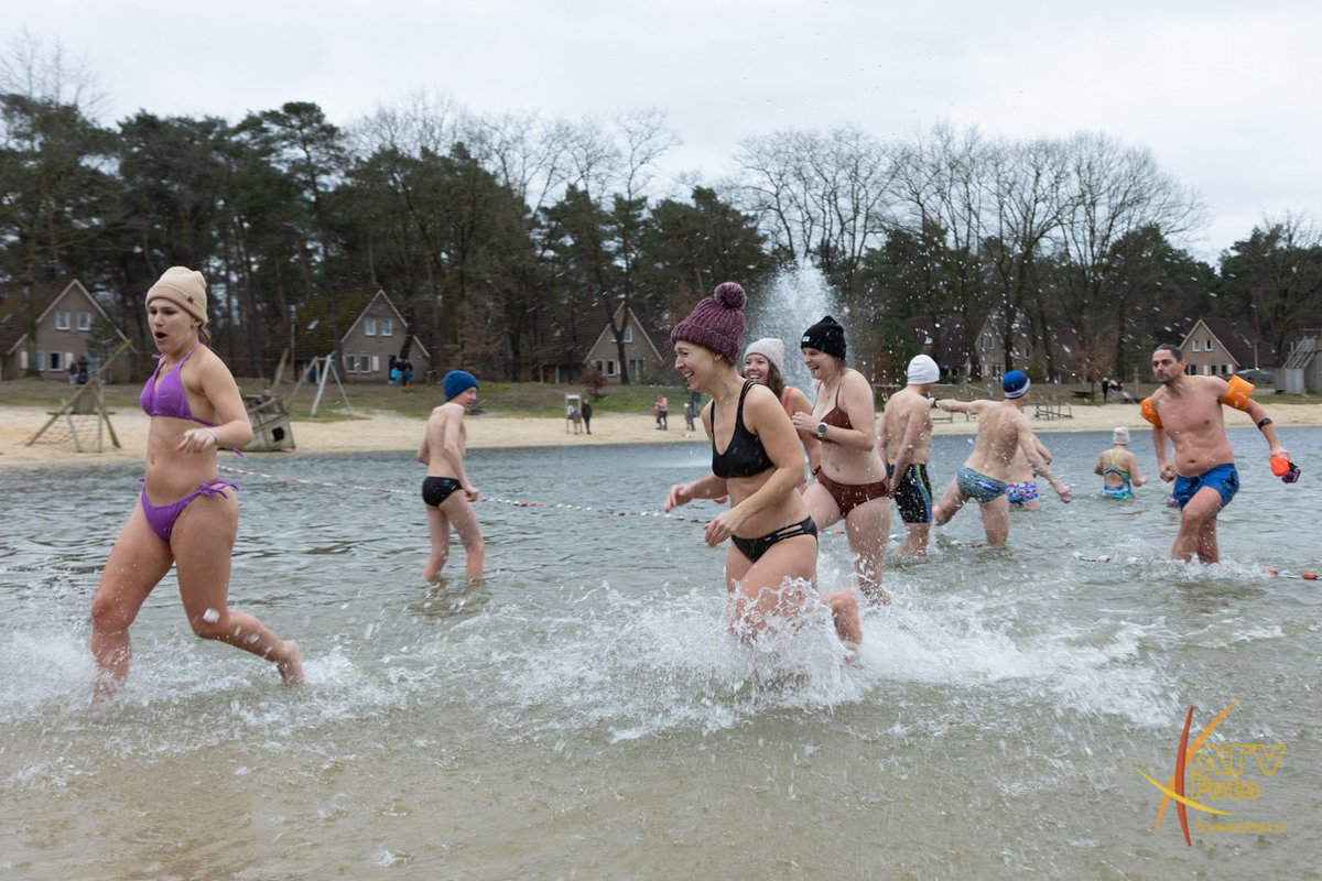 Foto's #nieuwjaarsduik <a href="/LandgoedLoo/">Landgoed 't Loo</a> online 
<a href="/OldebroekNet/">Oldebroek.net</a> <a href="/LocoMediaGroep/">Loco Media Groep</a> <a href="/LOE_nieuws/">LOEmedia</a> <a href="/TVElburg/">LOE-TV</a> <a href="/RTVNunspeet/">RTV Nunspeet</a> 

atvfoto.nl/portfolio-item…