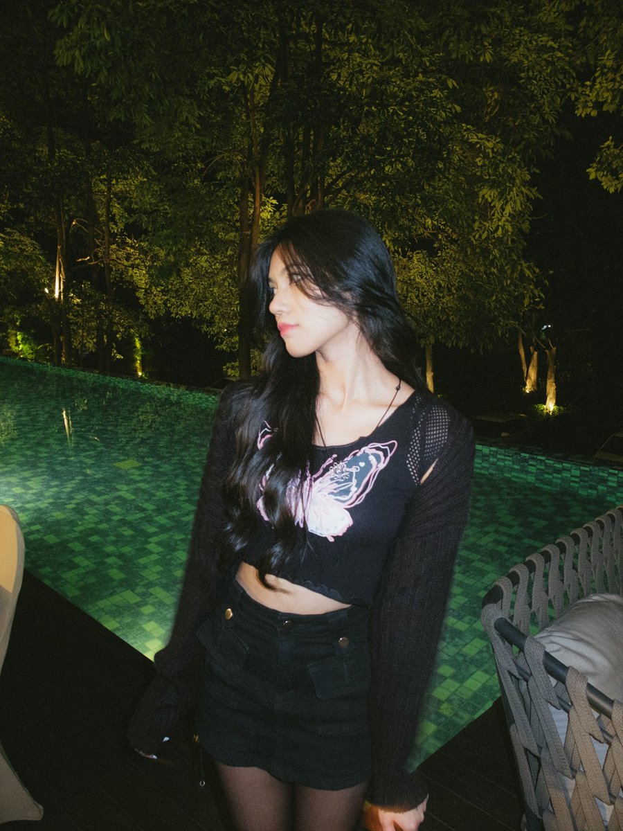 indiraseruni__'s tweet photo. #IndiRabu pertama di tahun ini. happy new year!! <3 https://t.co/DRHs8DTCaD
