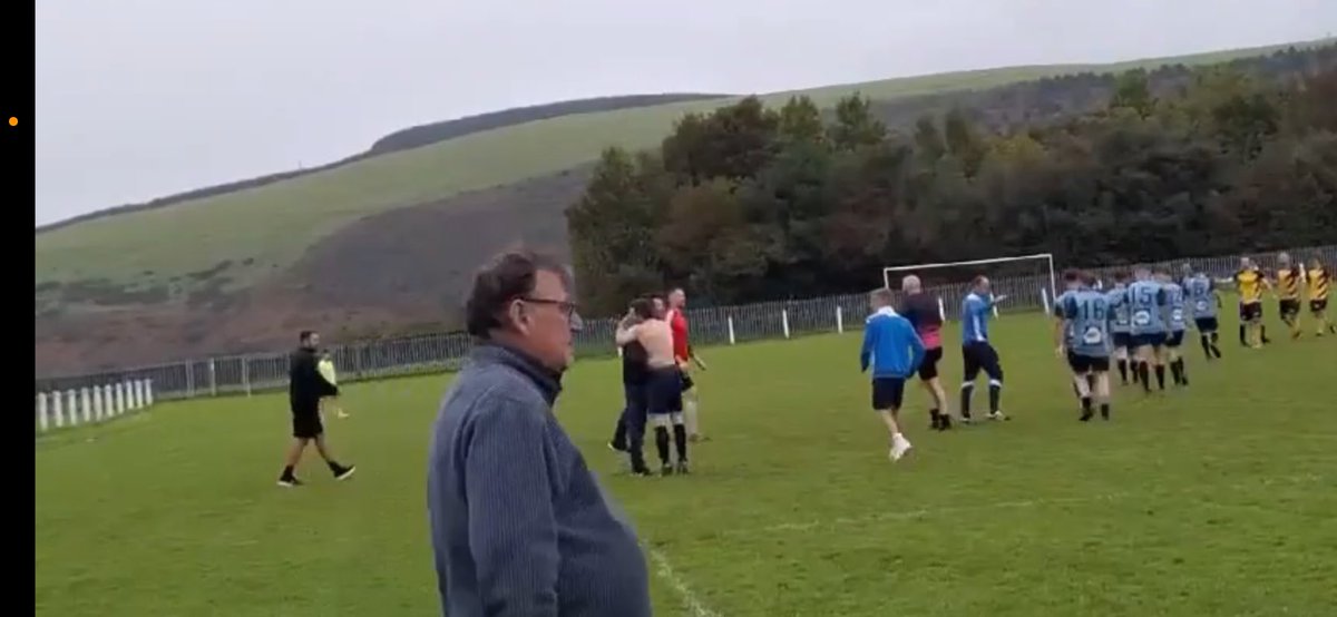 DAMORKO666's tweet photo. Woken up- to dreadfull news  😭 
  🪦 Mr Simmonds 💙.     #BettwsFC. https://t.co/3iOzmKh0h3