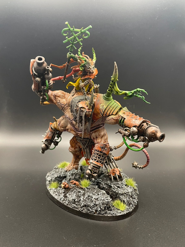 Happy new year everyone! 2025 sounds exciting!

Here's a small picture of Thanquol, because one never has enough #warhammer .