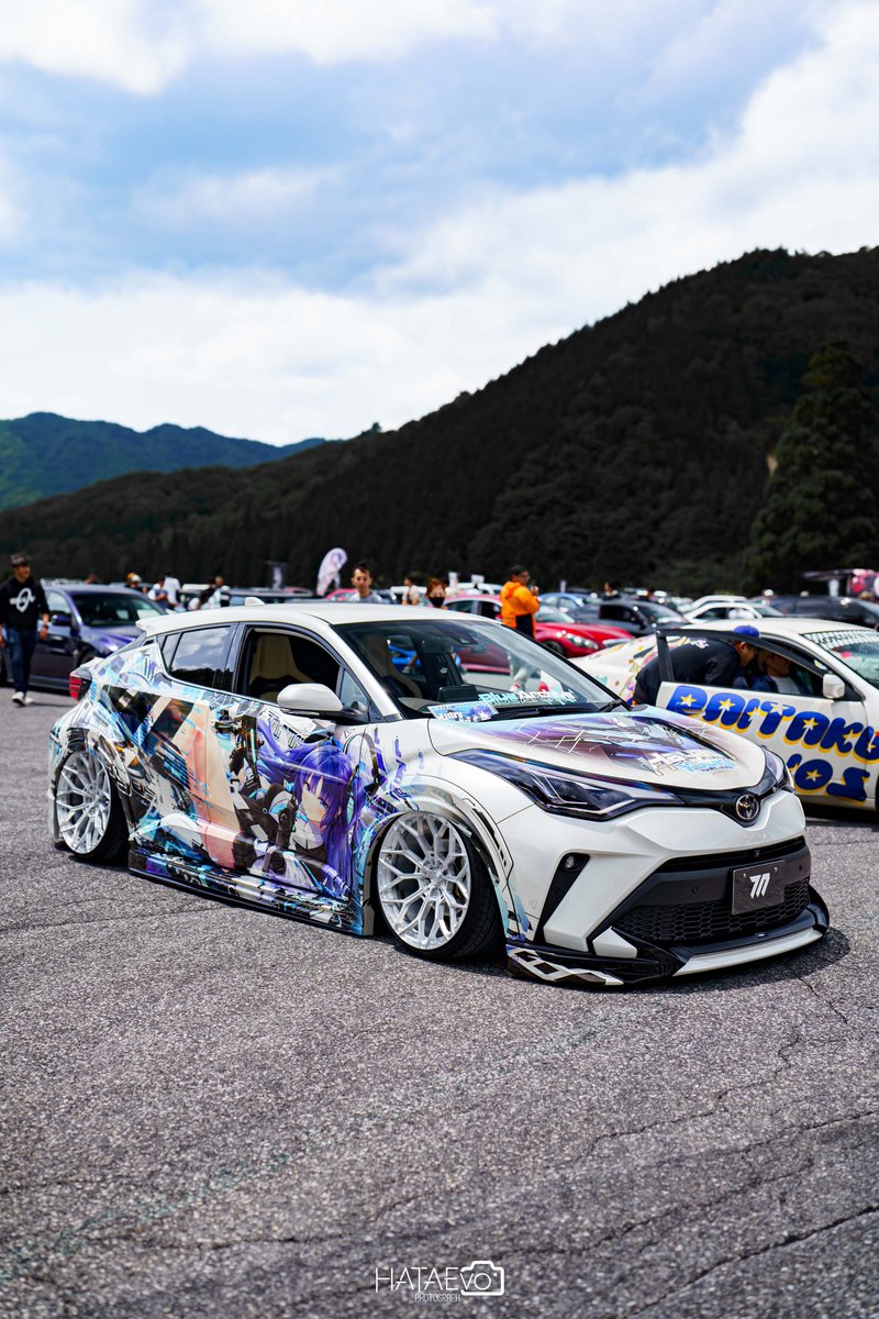 Riskyworks's tweet photo. 【固定】
エアサスのC-HR(後期)にブルーアーカイブの
早瀬ユウカを貼ってます🙏
📸もほどほどに嗜んでおります🙇
ご依頼はDMください🙇(基本的には有償)
#ブルーアーカイブ
#ブルアカ
#早瀬ユウカ
#VOGS
#VOtakuGamers
#OtakuGang https://t.co/683cxyl7Nj