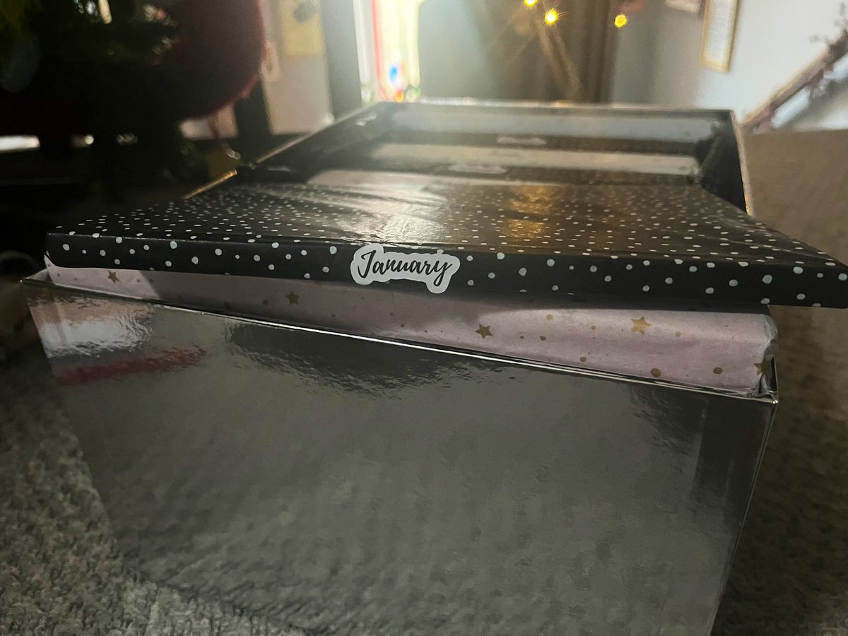 Dearbhail UíLughaidh tweet media